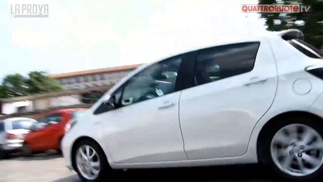 Toyota Yaris Hybrid 2014 Test Drive смотреть онлайн