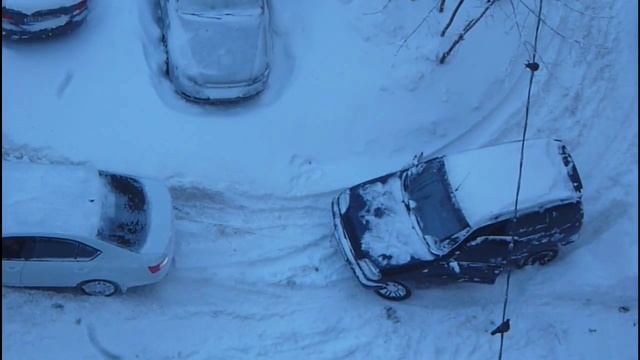 Ударили машину во дворе Ударили машину во дворе