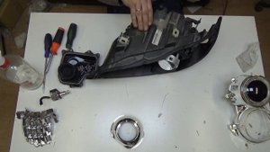 BMW 3 E90 рестайлинг: замена стёкол фар. видеоотчёт