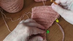 Самая удобная и теплая шапка с ушками тунисским вязанием