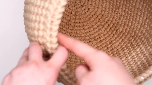 Обзор полиэфирного шнура для вязания KnitCord. Домик для кошки крючком. смотреть онлайн