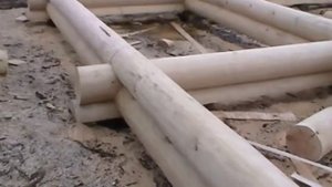 Первый венец сруба рубка в чашу с шипом