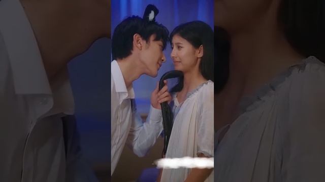 【Multi SUB】?女人是富家千金，為躲避家族聯姻躲進巷子卻意外撞倒外賣小哥，而女人被男人那帥臉着迷，竟直接和他領證，誰知他就是聯姻對象《总裁大人偏宠我》1-77集全#女頻#甜寵#霸道总裁#灰姑