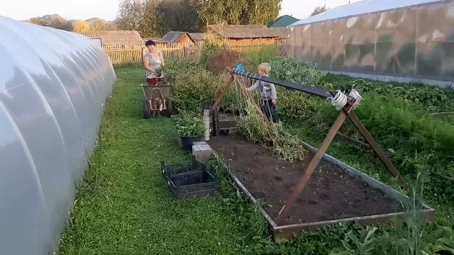 Убрали бассейн и снесли забор! Быстрый и экономичный дровник на 10 кубов готов! смотреть онлайн