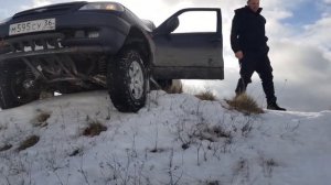Chevrolet НИВЫ  по заснеженным горкам в пустыне   против  Niva Travel 1,7 л нива 2121 legend и УАЗ