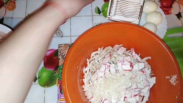 Салат c кальмарами  крабовым мясом и креветками.На Кухне у Цыганочки.#салатскальмарами#