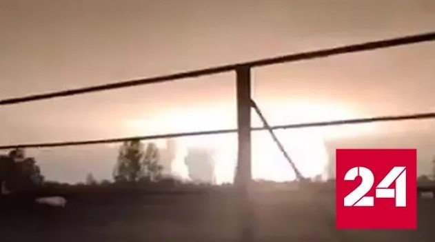 Мощный взрыв в Павлограде сняли на видео - Россия 24 