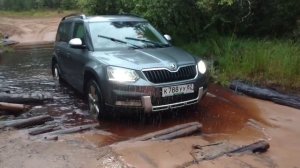 Skoda Yeti offroad. Jeep Liberty.