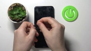 Как вставить SIM карту в телефон Android / Универсальный способ по ставлению СИМ карты в Андроид
