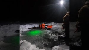 Торпеда для установки сетей подольдом. Протягивая верёвки.