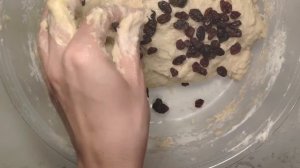Булочки с изюмом. Тесто как пух.