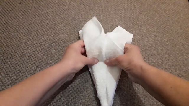 Как сделать лягушку из полотенца. How to fold a frog using towels смотреть онлайн