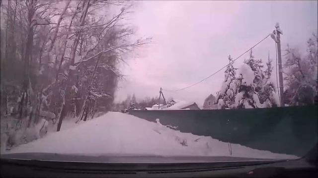 Ниссан Мурано зимой. Едем по заснеженной деревне.