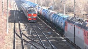 ТЭП70-0495 с поездом № 6775 Егоршино — Екатеринбург-Пасс. выходит на перегон Аппаратная — Звезда