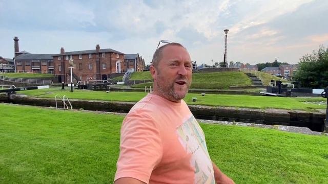 E82. Narrowboat Lock Confrontation, Weed blocked Canals A Wasted Journey, Canalboat Living Exploits смотреть онлайн