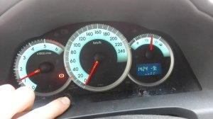 Как уменьшить или увеличить яркость приборной панели на Toyota Corolla Verso