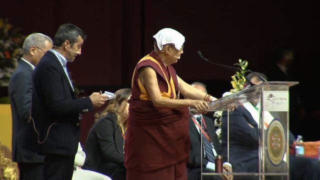 Далай-лама. Публичная лекция «Источник истинного счастья». Милан, 22 октября 2016 смотреть онлайн