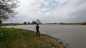 Карась на флэт метод фидер в апреле. Учусь ловить карпа.