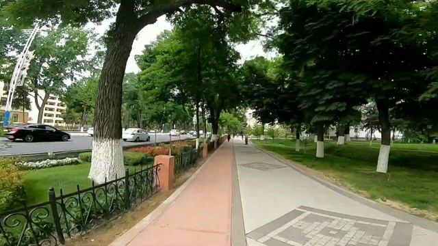 Ташкент. Ул Мирзо Улугбека и Мустакиллик шох кучаси.