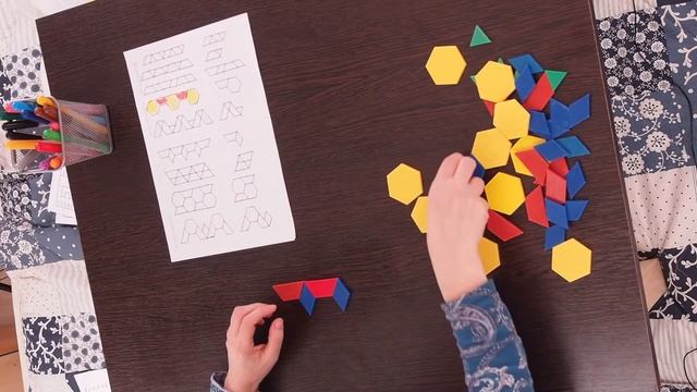 Мозаика. Геометрические игры 6 - 7 лет: продолжаем орнаменты из мозаики с ромбами и трапециями