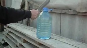 Нож Сталкер разрубает 5 л. бутылку с водой. Нож для охоты , рыбалки ручной работы-