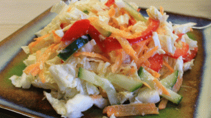 Очень легко и быстро. Я готова готовить это каждый день! Овощной салат с ореховым соусом #Shorts.mp4