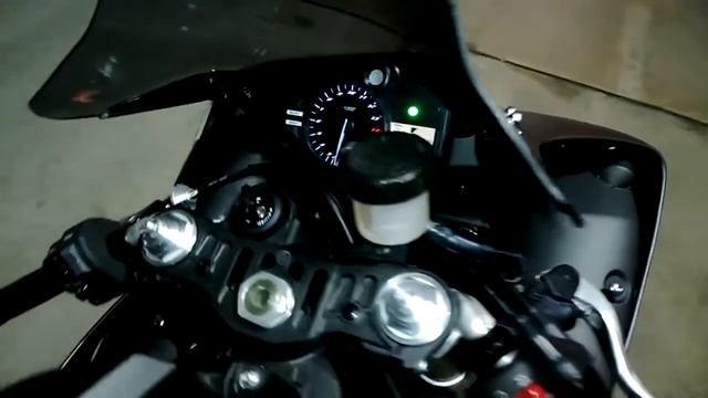 YAMAHA R1 300 км/ч смотреть онлайн
