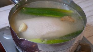 韓国料理！ぷるっぷるな茹で豚バラ【ポッサム】自家製タレの甘辛酢がくせになります。