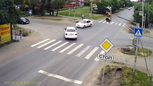 момент ДТП на перекрестке ул. Д. Бедного, ул. Полторацкого