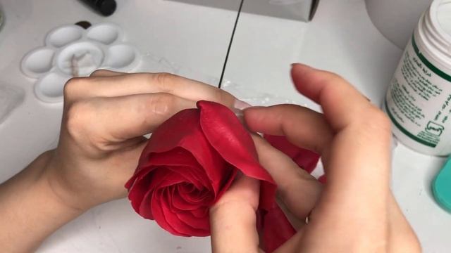 Шикарная сборка невероятно красивой ярко-бардовой розыхолодныйфарфортонировка лепестков мк-подро