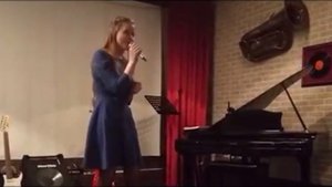 В небо поднялся самолет.Юлия Пономарева.