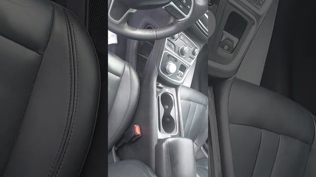 2015 Chrysler 200 C at Terry Thompson Chevrolet смотреть онлайн