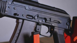 Страйкбольный автомат Cyma CM045 (6 мм) видео обзор