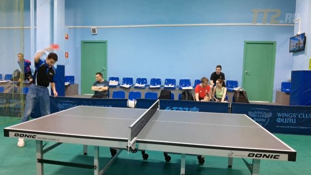 Пологая игра длинными шипами без губки в настольном теннисе показывает Ярослав Костомаров | TT2
