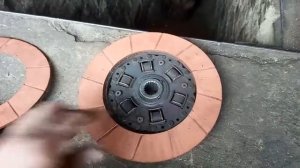 Замена накладки  диска сцепления на mazda 323/ заміна накладки диска зчеплення (фередо) на mazda 32