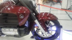 Мотоцикл    хонда  шести цилиндровый .....