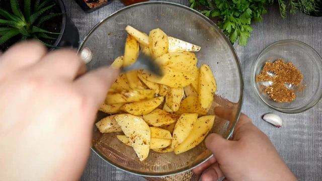 Вкусный Гарнир к Мясу. Запеченная Картошка по Деревенски в Духовке | Во Меню Просто и Вкусно