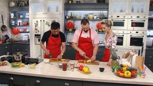 Китайская кухня с Ташей Белой. Готовим "Курица в кисло-сладком соусе с ананасами".  ( TV BRICS).