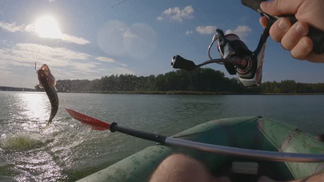 Трофейная щука! Ловля на спиннинг с лодки 
