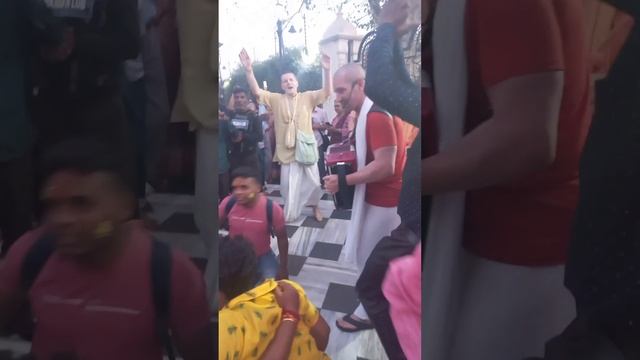 Харинама Ручи + Према Санкиртана! Кришна Баларам Мандир, Вриндаван, 13.03.2023/ Harinam in Vrindava смотреть онлайн
