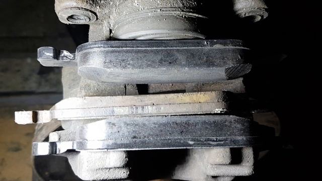 Замена передних тормозных колодок Renault Sandero Stepway смотреть онлайн