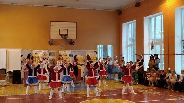 Новый год стучит в окно "Калейдоскоп" МБОУ "Школа №13 г. Донецка" смотреть онлайн