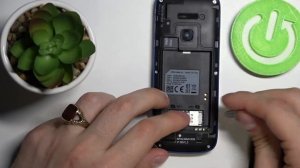 Как вставить сим-карту в телефон Nokia 225 4G / Как вставить карту памяти в телефон Nokia 225 4G