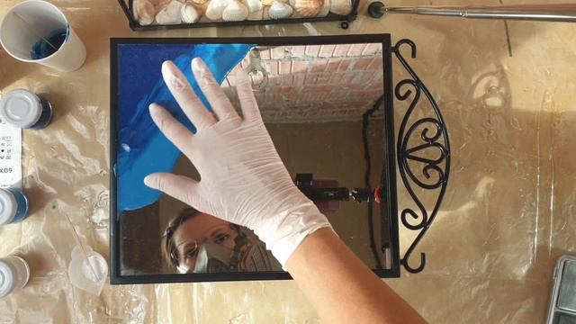 Декор зеркала из ИКЕА море из эпоксидной смолы и ракушки.