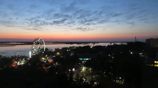 01.09.2021. Россия. Хабаровск. Вид из окна номера на Городской Парк Отдыха + река Амур смотреть онлайн