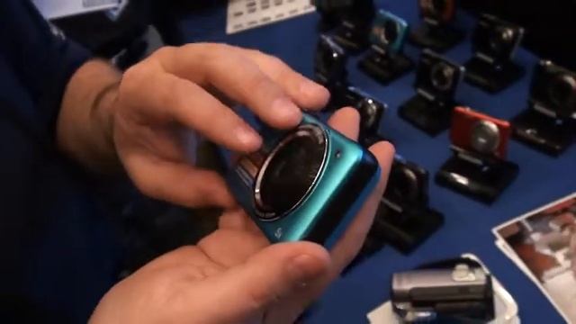 Samsung demos new camcorders and point-n-shoot cameras with Future Shop смотреть онлайн