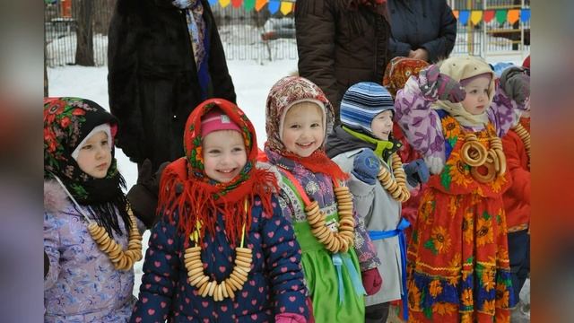 По дворам ходили святки, святки-колядки