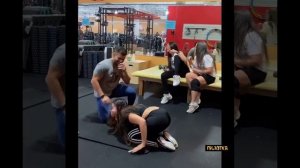 Пукнула на тренировке.mp4