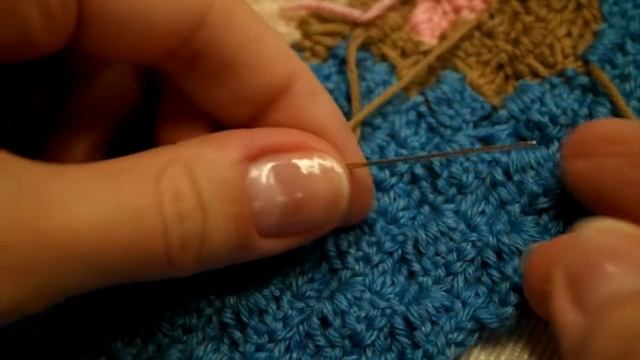 Как спрятать кончики нитей при вязании крючком из угла в угол (вязание С2С, вязание по диагонали) смотреть онлайн