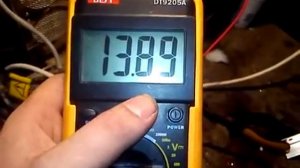 Сколько потребляет сетевой инвертор от аккумулятора при разных нагрузках.